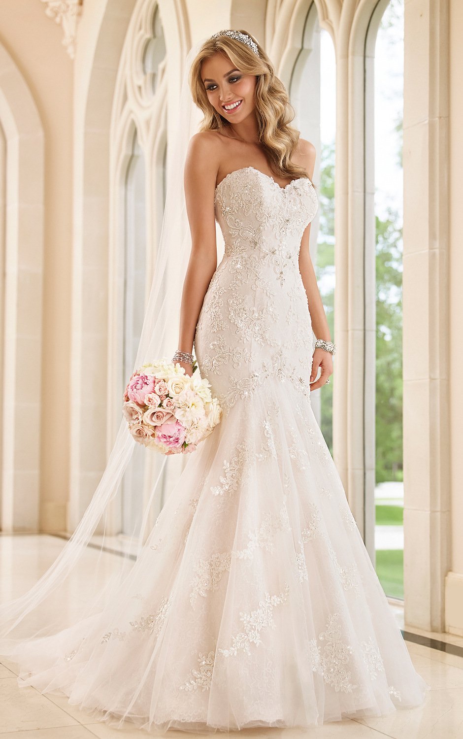 Trailing wedding dress tube top lace - Image 3