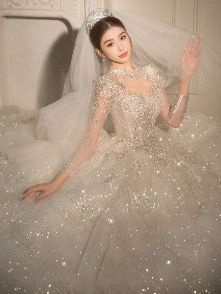 Long Sleeved Retro Bride Luxurious French Wedding Dress For Women - Image 2