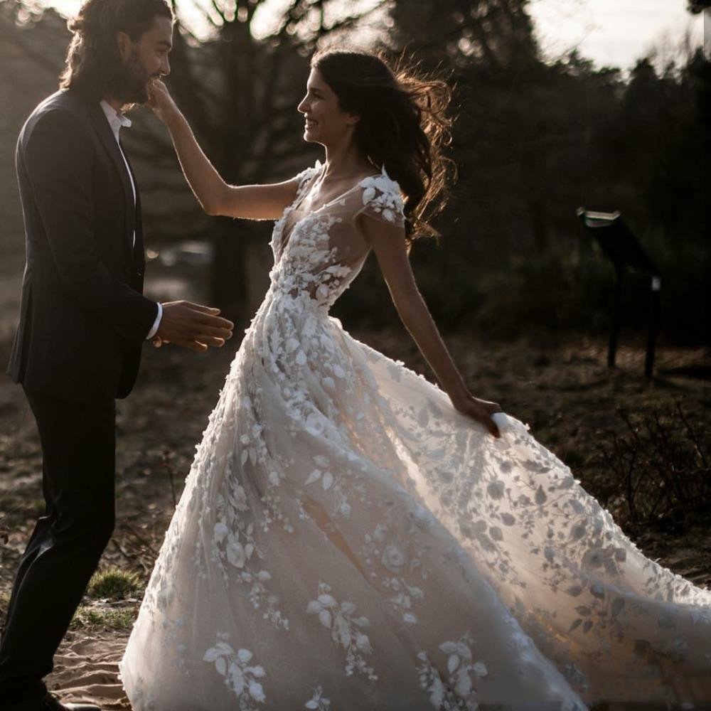 Women's White Lace Wedding Dress - Image 3