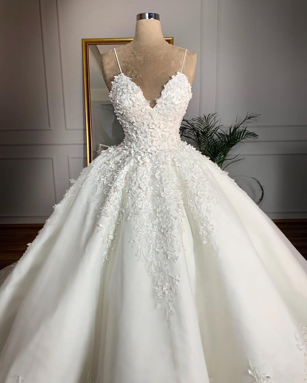 Deep V-neck Sexy Lace Floor-length Wedding Dress Romantic Aura Dignified Wedding Banquet Welcome New Spring - Image 7